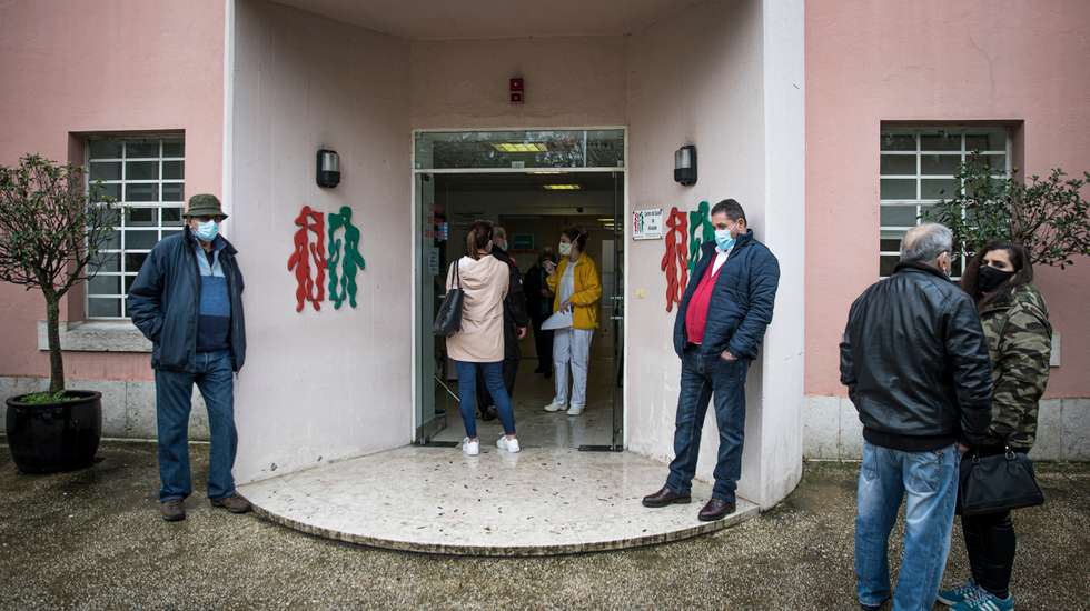 Reportagem no primeiro dia de administração da vacina em centros de saúde