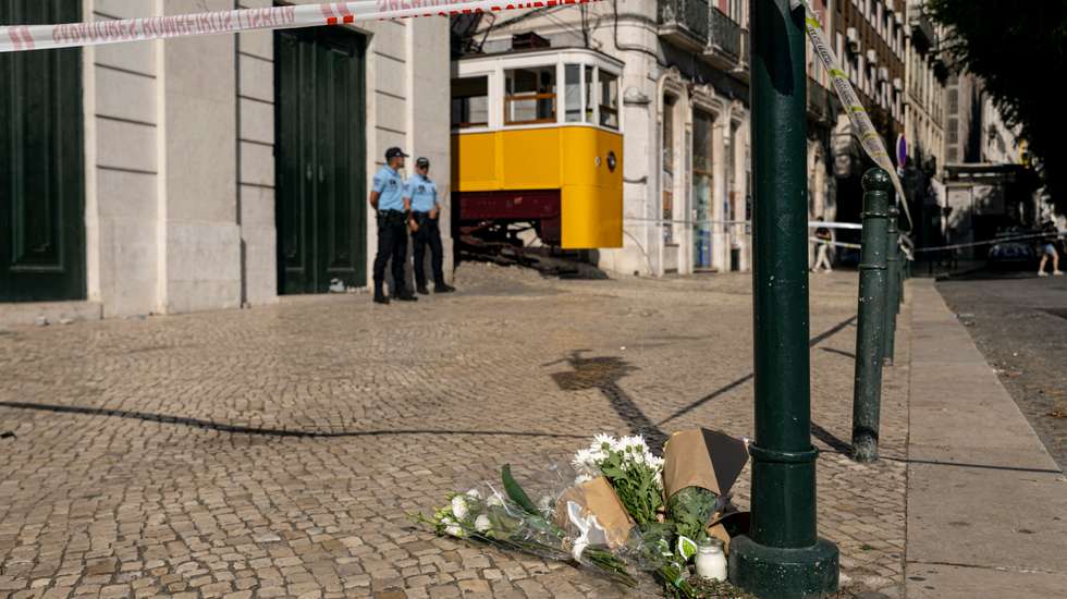 Carlos Moedas considerou "triste e, de certa forma, doloroso ver a que a política chegou e a politização de uma tragédia".