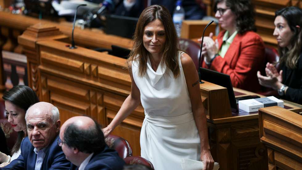 Sessão plenária na Assembleia da República sobre as várias propostas de lei dos deputados, sobre a morte medicamente assistida (eutanásia). Isabel Moreira, deputada do Partido Socialista (PS) Lisboa, 09 de Junho de 2022. FILIPE AMORIM/OBSERVADOR