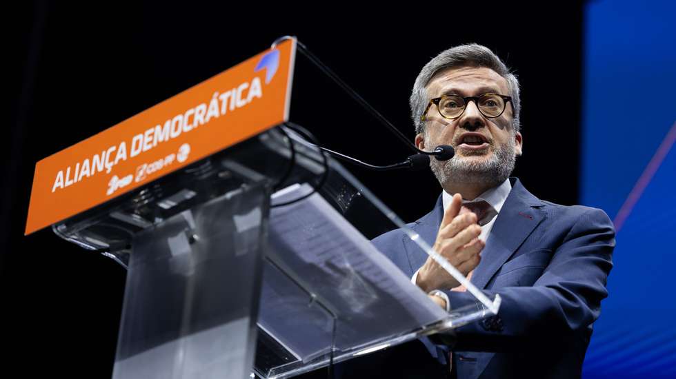 Moedas disse que as medidas relativas à habitação passadas pelo novo Governo "são muito bem vindas", acrescentando que "a questão do alojamento local é uma questão que as câmaras municipais é que podem ter a noção de onde é que pode haver alojamento local ou não",