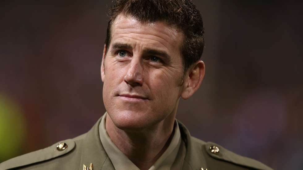 Ben Roberts-Smith foi aclamado como herói nacional após receber algumas das mais altas condecorações militares da Austrália, incluindo a Cruz Vitória, pelas suas ações em seis missões no Afeganistão, entre 2006 e 2012