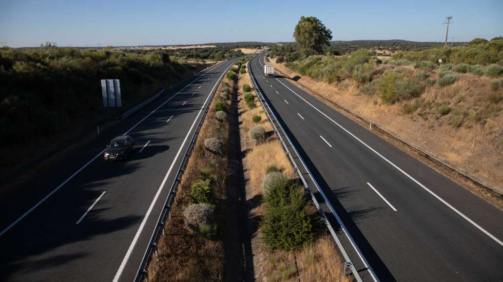 Os feridos foram transportados de ambulância para o hospital de Penafiel