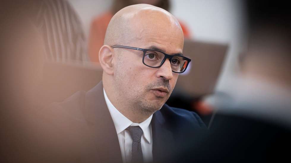 João Leão, ex-ministro das Finanças, explica pagamento a Neeleman para sair da empresa
