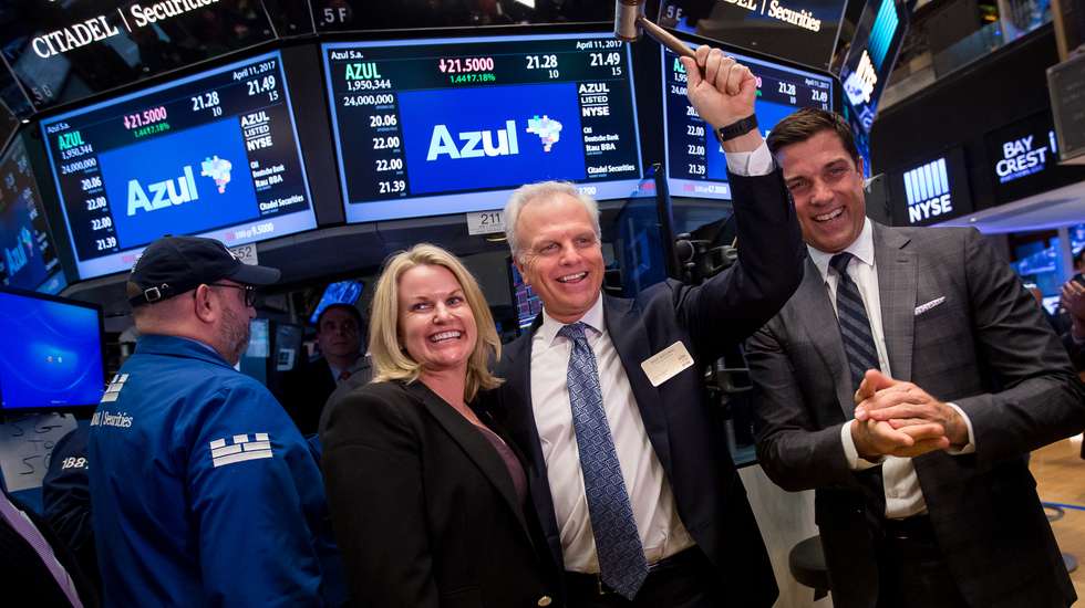 David Neeleman, founder and chief executive officer of Azul SA, center, holds up a gavel after ringing a ceremonial bell with Ali Neeleman, left, and Thomas Farley, president of NYSE Group Inc., on the floor of the New York Stock Exchange (NYSE) during his company's initial public offering (IPO) in New York, U.S., on Tuesday, April 11, 2017. U.S. stocks slid as investors assessed geopolitical risks and Federal Reserve Chair Janet Yellen's comments on the central bank's priorities. Photographer: Michael Nagle/Bloomberg via Getty Images