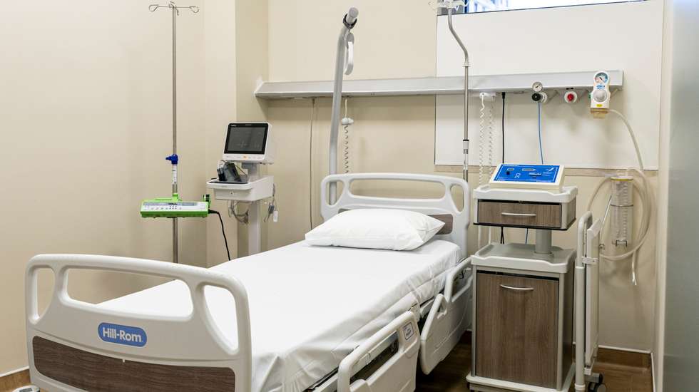O médico alemão que liderou a equipa responsável pelo tratamento da mulher defende que são necessários mais ensaios clínicos para determinar a durabilidade da terapia