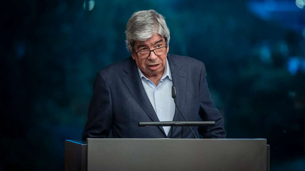 Na opinião de Ferro Rodrigues o aparecimento de "não sei quantos nomes em sondagens só serve para criar confusão"