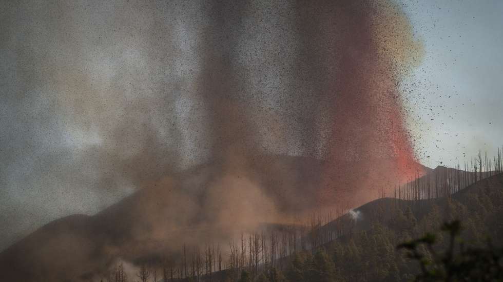 Mount Cumbre Vieja erupts in El Pasoâââââââ