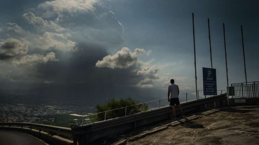 Mount Cumbre Vieja erupts in La Palma