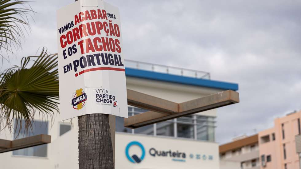 Para André Freire, o descontentamento com o funcionamento do sistema político "traduziu-se agora neste voto enorme" no partido liderado por André Ventura, que obteve no Algarve 27,19% dos votos, e elegeu três dos nove deputados