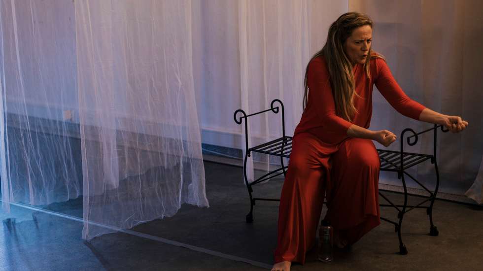 Voltar a “casa”, à Sala Mário Viegas, é especial para Rita Lello: “Foi onde trabalhei cerca de 15 anos. Não naquela sala, mas com a Companhia Teatral do Chiado e com o Mário, no primeiro estúdio do São Luiz”, conta