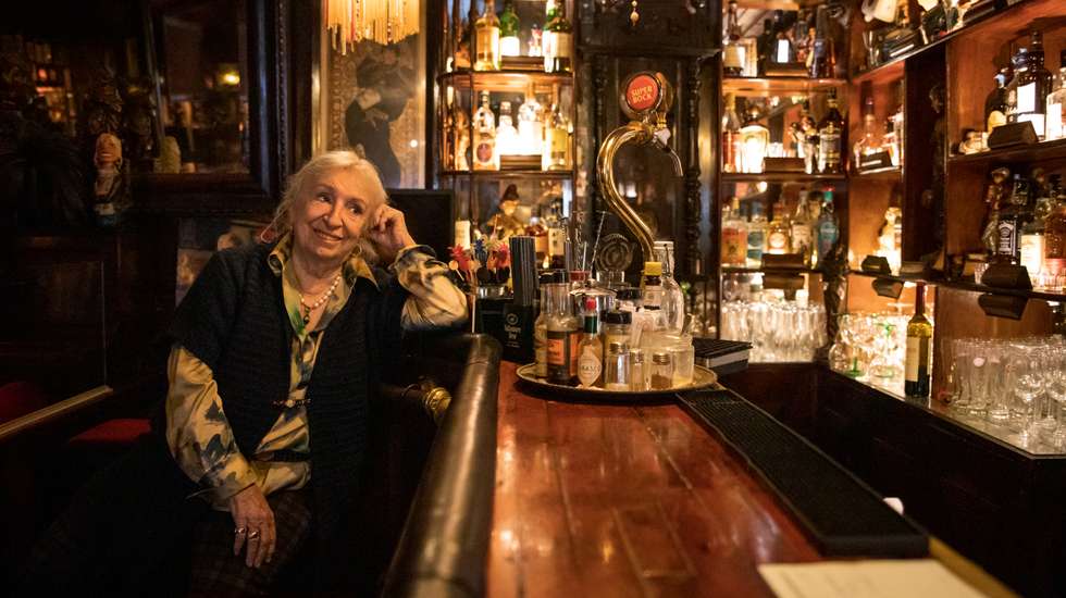 Entrevista a Alice Pinto Coelho e às suas duas filhas, donas do Bar Procópio que faz 50 anos. Juntas relembram todas os momentos e personagens que por ali passaram. 22 de Abril de 2022 Bar Procópio, Lisboa TOMÁS SILVA/OBSERVADOR