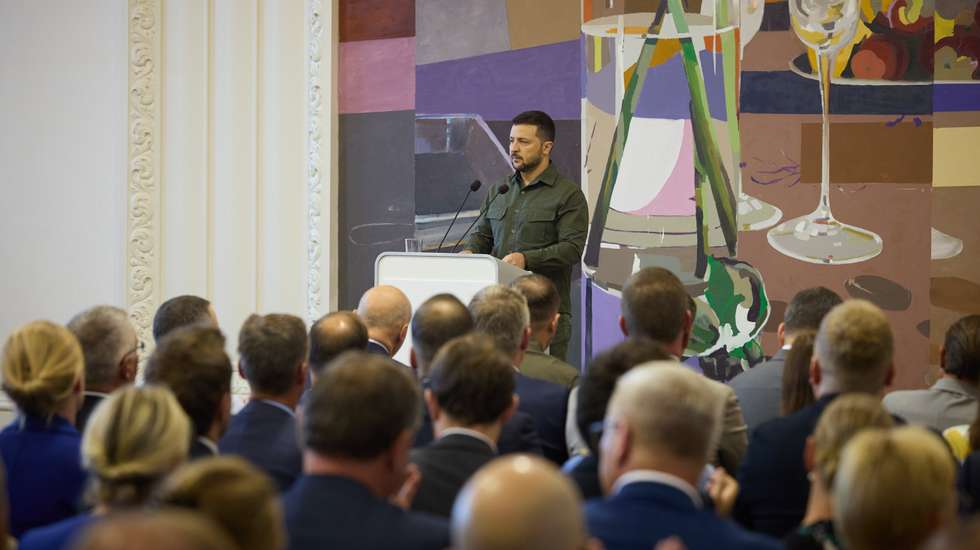Zelensky durante a intervenção no parlamento da Dinamarca