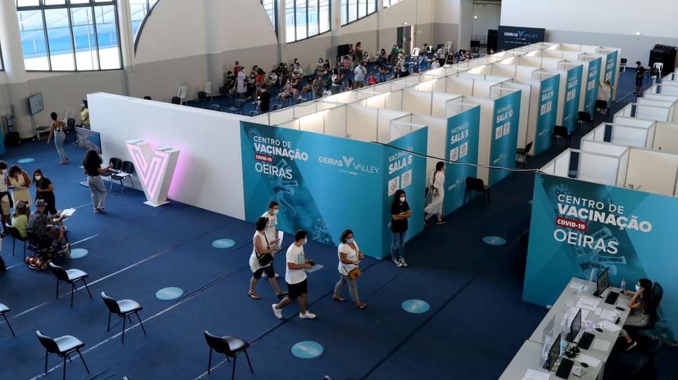 O centro de vacinação de Oeiras no primeiro fim de semana em que os jovens entre os 12 e os 15 anos foram inoculados contra a Covid-19