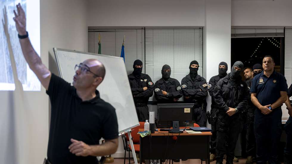 Além das câmaras portáteis individuais, a Polícia Marítima vai ser também equipada com "tasers".