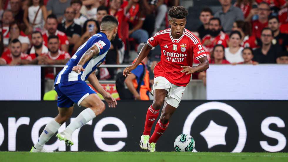 David Neres saiu ao minuto 86 debaixo de fortes aplausos do publico da Luz