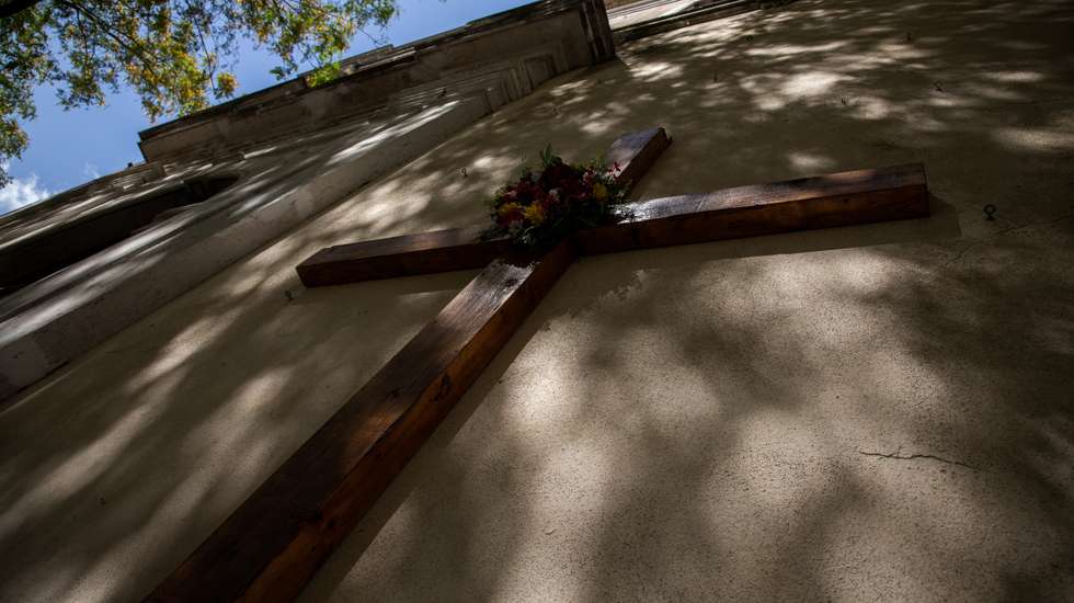 O relatório responsabiliza diretamente clérigos e religiosos por 216 mil vítimas, entre 1950 e 2020