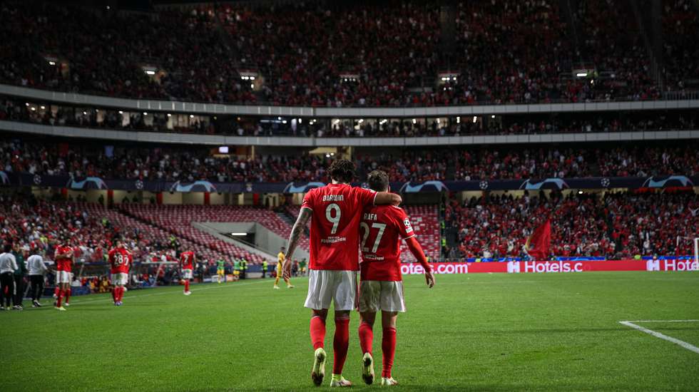 Darwin Núñez e Rafa marcaram os três golos do Benfica depois do "aviso" de Jesus a Koeman a propósito da dupla atacante dos encarnados