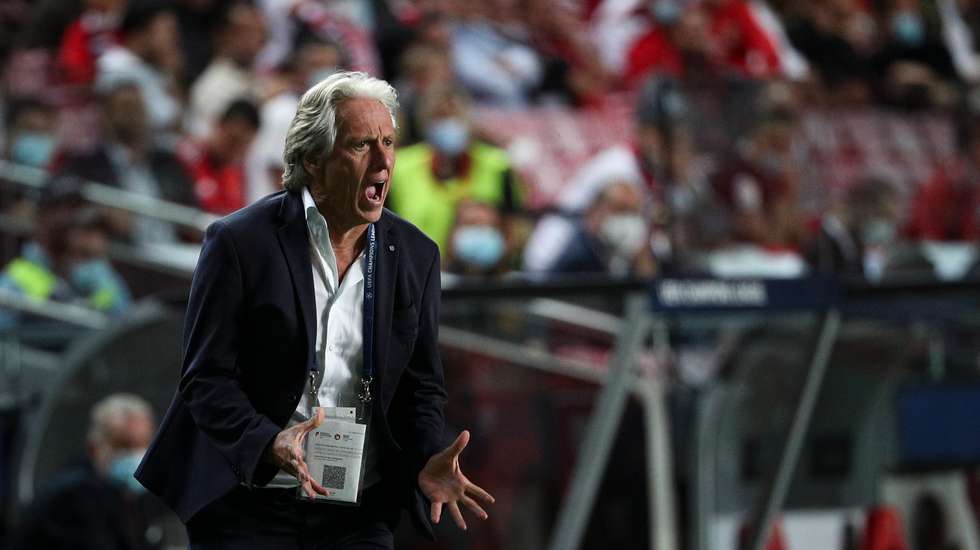 Jorge Jesus enalteceu a grande exibição da equipa, elogiando a capacidade ofensiva do trio da frente sem esquecer o processo defensivo a funcionar melhor até do que esperava