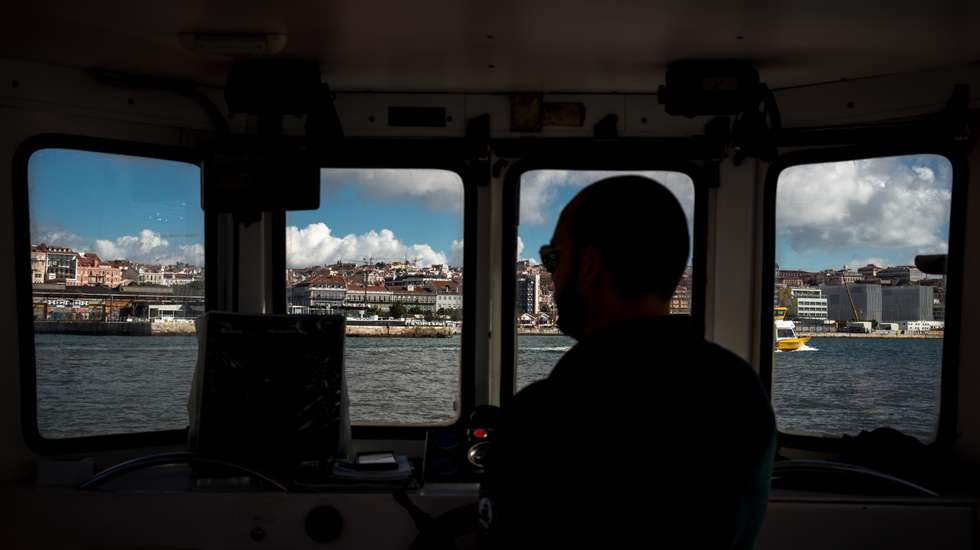 Transtejo, Margem Sul - Lisboa: Barco que faz a travessia do Rio Tejo entre Lisboa e Cacilhas, Seixal, Barreiro, Montijo