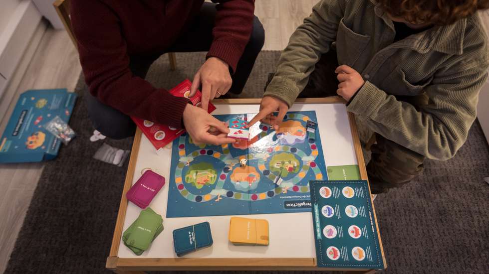 Reportagem sobre a CAPITI, ipss que acompanha crianças e jovens com problemas mentais de forma gratuita ou conforme rendimentos. O Observador deslocou-se até às clínicas Centro Up, em Almada, e PIN, em Paço de Arcos, onde pode acompanhar sessões entre técnicos e crianças que fazem parte da CAPITI. 28 de Fevereiro de 2023 Clínica Centro Up, Almada Clínica PIN, Paço de Arcos TOMÁS SILVA/OBSERVADOR