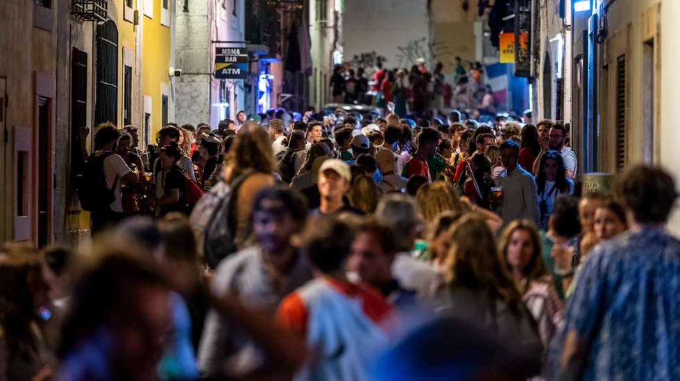 Novas medidas para "garantir equilíbrio entre o direito ao descanso e a atividade económica noturna"