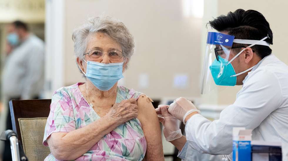 As autoridades de saúde aguardam uma resposta técnica para saber se a vacina contra a gripe e contra a Covid-19 podem ser dadas em simultâneo