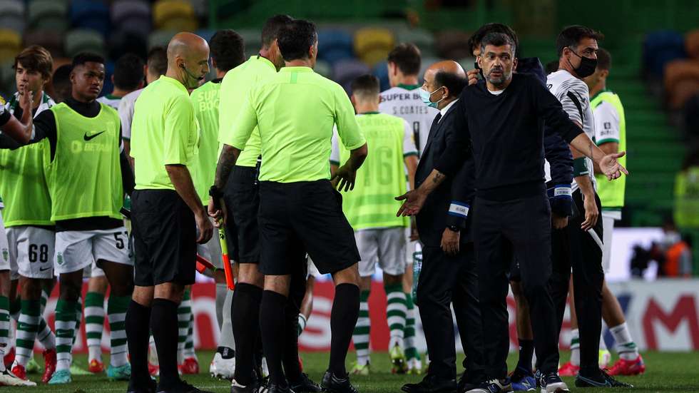 Sérgio Conceição admitiu que FC Porto cometeu erros até ao intervalo mas destacou melhoria dos dragões no segundo tempo