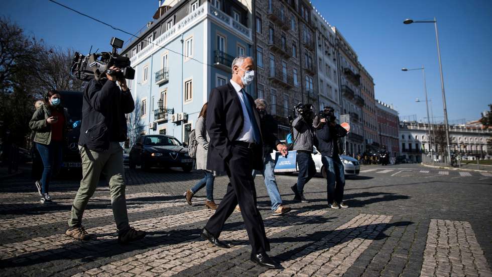 Já tinha saído, mas "discreto". Hoje informou os jornalistas, mas chegou antes e inventou mais iniciativas no meio do caminho