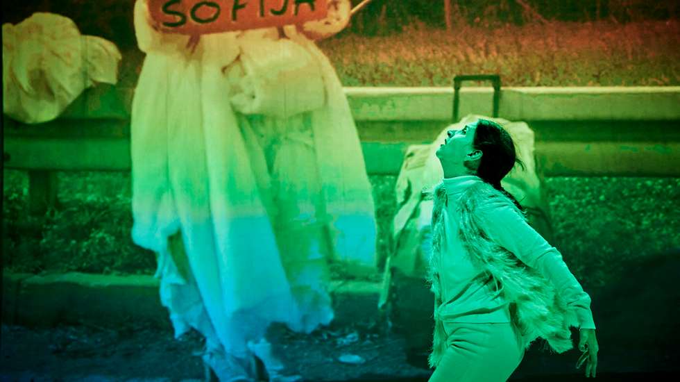 O espetáculo "A Noiva e o Boa Noite Cinderela", da artista brasileira Carolina Bianchi, pela primeira vez em Portugal, é um dos grandes acontecimentos da rentrée