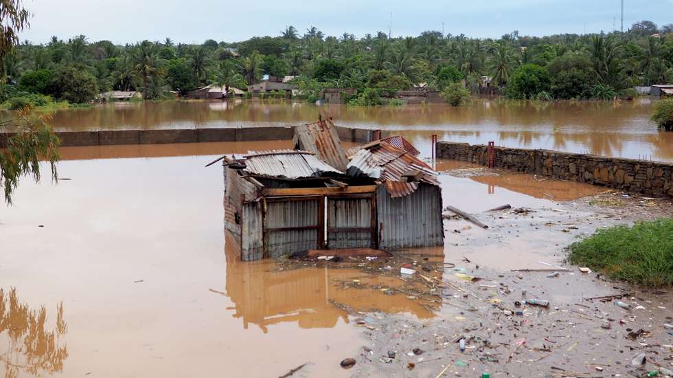 A tempestade Gombe chegou à costa moçambicana na madrugada de sexta-feira