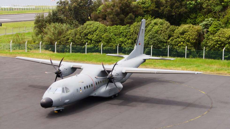 EADS CASA C-295 da Força Aérea Portuguesa, este fotografado no Aeroporto da Horta, ilha do Faial, nos Açores