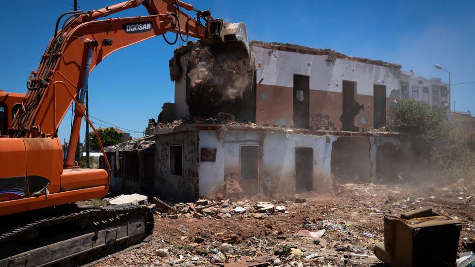 Câmara disse que edital com vista à desocupação e demolição de 22 construções ilegais foi afixado há 13 dias, concretamente a 1 de julho