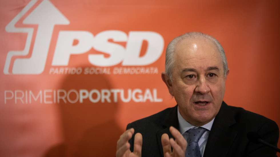 Concelho Nacional do PSD (Partido Social Democrata). Disputa entre Paulo Rangel, candidato à liderança do partido social democrata e Rui Rio, atual presidente do PSD. Rui Rio fala à imprensa, durante um curto intervalo do congresso. Centro de Congressos em Aveiro. 6 de Novembro de 2021 TOMÁS SILVA/OBSERVADOR