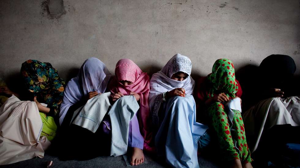 Mulheres afegãs vêem as suas liberdades cada vez mais afetadas sob o domínio dos talibãs