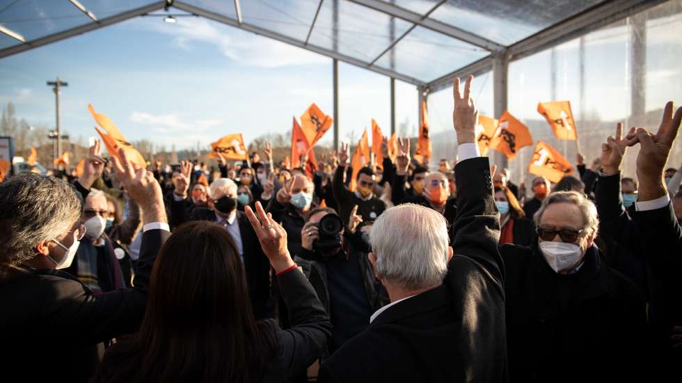 ELEIÇOES LEGISLATIVAS: Rui Rio, lider do Partido Social Democrata (PSD), durante uma arruada em Coimbra. As eleições legislativas realizam-se no próximo dia 30 de Janeiro. 21 de Janeiro de 2022, Coimbra.. TOMÁS SILVA/OBSERVADOR