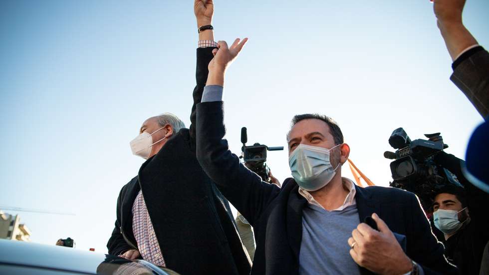 ELEIÇOES LEGISLATIVAS: Rui Rio, lider do Partido Social Democrata (PSD), durante uma arruada em Santa Maria da Feira, acompanhado de Luís Montenegro. As eleições legislativas realizam-se no próximo dia 30 de Janeiro. 22 de Janeiro de 2022, Santa Maria da Feira TOMÁS SILVA/OBSERVADOR