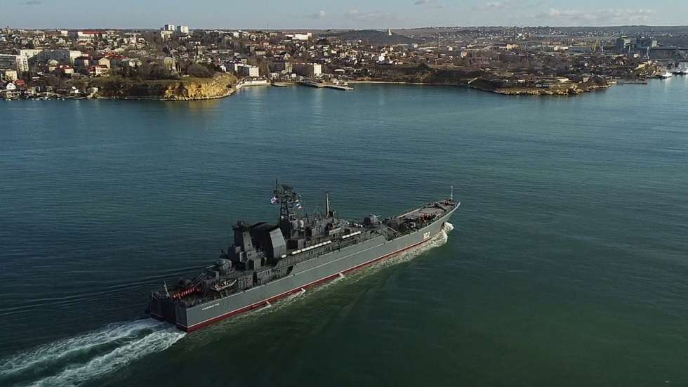 Navio de guerra russo chega a Sevastopol, Crimea