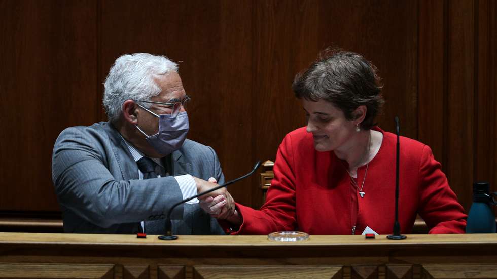 Encerramento do debate sobre o Programa do XXIII Governo Constitucional na Assembleia da República. O primeiro-ministro, António Costa com A ministra de Estado e da Presidência, Mariana Vieira da Silva Lisboa, 08 de Abril de 2022. FILIPE AMORIM/OBSERVADOR