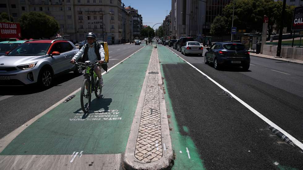 Ciclovia da Avenida Almirante Reis, onde foi colocado pavimento em substituição do que lá estava, como havia sido anunciado pelo presidente da Câmara Municipal de Lisboa, Carlos Moedas. Lisboa, 27 de Maio de 2022. FILIPE AMORIM/OBSERVADOR