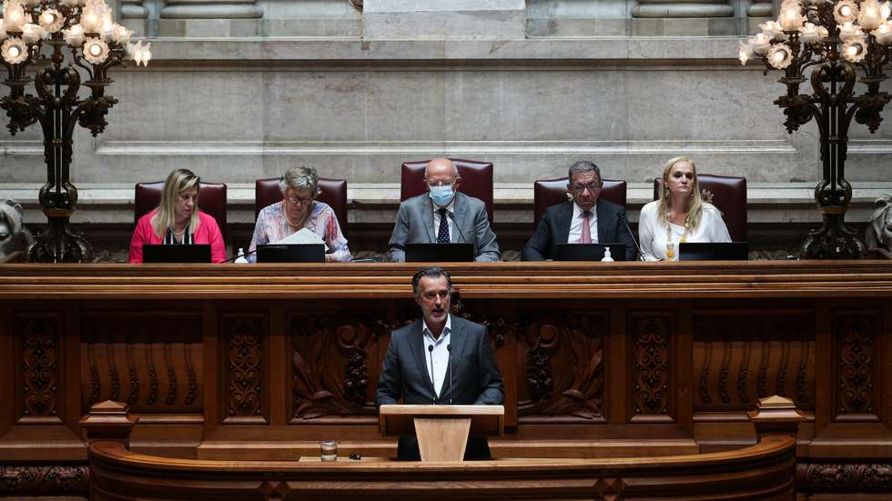 Sessão plenária na Assembleia da República sobre as várias propostas de lei dos deputados, sobre a morte medicamente assistida (eutanásia). O deputado da Iniciativa Liberal (IL), João Cotrim de Figueiredo Lisboa, 09 de Junho de 2022. FILIPE AMORIM/OBSERVADOR