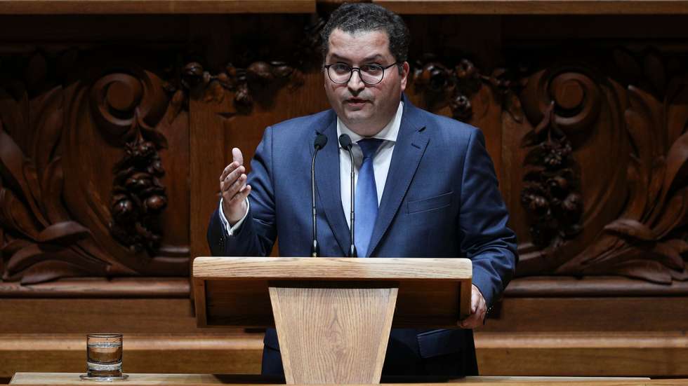 Sessão plenária na Assembleia da República, com a presença do Governo para o debate do estado da Nação. O lider parlamentar do Partido Social Democrata (PSD), Joaquim Miranda Sarmento Lisboa, 20 de Julho de 2022. FILIPE AMORIM/OBSERVADOR