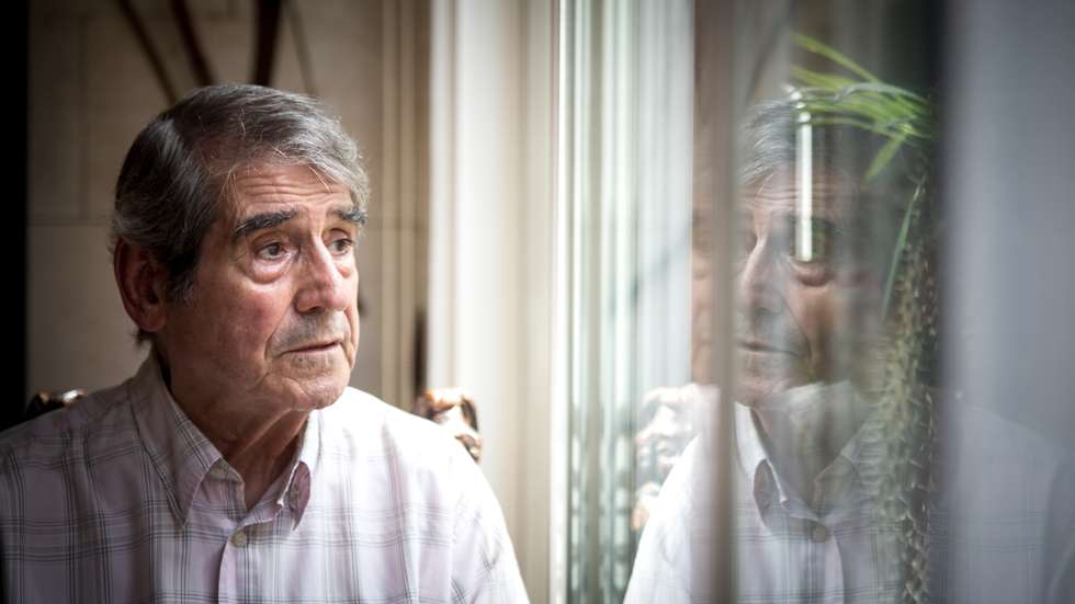Entrevista a João Mota, ator, encenador, professor e teatrólogo português. Foi diretor do Teatro Nacional D. Maria II, fundador e director da companhia A Comuna - Teatro de Pesquisa e presidente da Escola Superior de Teatro e Cinema. Hoje com 79 anos volta a subir ao palco, no Teatro Comuna, para encenar na peça "A Casa da Bernarda Alba", que estreará no próximo dia 22 de Setembro de 2022. 19 de Setembro de 2022 Companhia A Comuna - Teatro de Pesquisa, Lisboa TOMÁS SILVA/OBSERVADOR