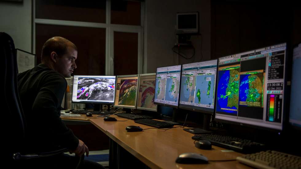 Reportagem no Instituto Português do Mar e da Atmosfera (IPMA): o Observador acompanhou uma noite de aviso laranja, a partir da sede do IPMA, em Lisboa. 12 de Dezembro de 2022 IPMA, Lisboa TOMÁS SILVA/OBSERVADOR