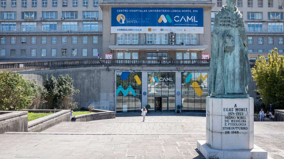 Reportagem sobre a Saúde Mental: Entrevista ao Presidente da Associação de estudantes da Faculdade de Medicina de Lisboa, Duarte Tude Graça, e à Diretora do Gabinete de Apoio ao Estudante, Ana Rita Sobral. Também fotografias da biblioteca da FMUL, a fachada do edífício Egas Moniz e do Hospital Santa Maria, em Lisboa. 6 de Abril de 2023 Hospital Sta. Maria, Lisboa TOMÁS SILVA/OBSERVADOR