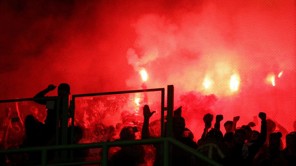 Segundo o Benfica, a partir das 10h00 desta quinta-feira, cerca de 200 bilhetes vão ser vendidos exclusivamente online