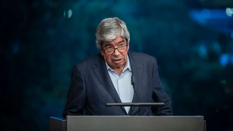 As declarações de Ferro Rodrigues surgiram esta segunda-feira na apresentação do livro "Vencer os Tempos", do líder do PS, José Luís Carneiro