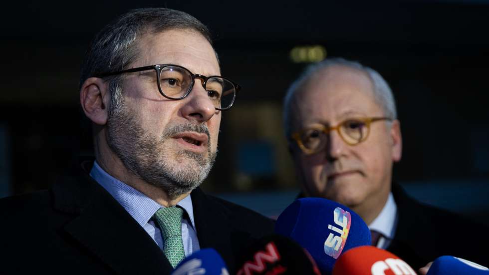 "Se o Conselho Superior da Magistratura está preocupado, e tem boas razões para estar, podia ter mais juízes de instrução para ouvir os arguidos", afirmou Paulo Sá e Cunha