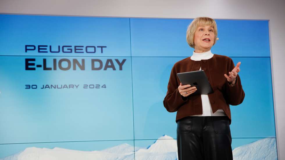 Linda Jackson, CEO da Peugeot, revela o que vem aí na marca francesa, de novos modelos a soluções mais sofisticadas e tecnologicamente mais desenvolvidas
