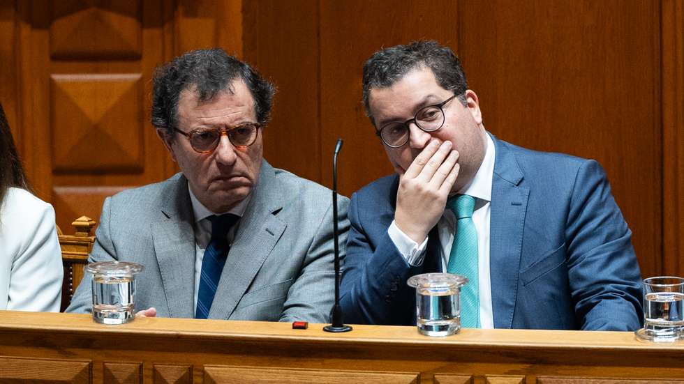 Manuel Castro Almeida e Miranda Sarmento na discussão do programa do Governo.