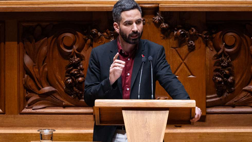 Para os bloquistas, "o Governo falhou na sua gestão do SNS, trouxe mais caos, mais desorganização" e o plano de emergência apresentado pelo executivo falhou.